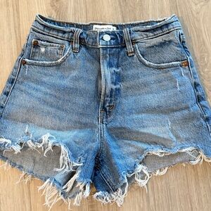 Abercrombie & Fitch 90’s Relaxed Cutoff Short High Rise Size 6/28